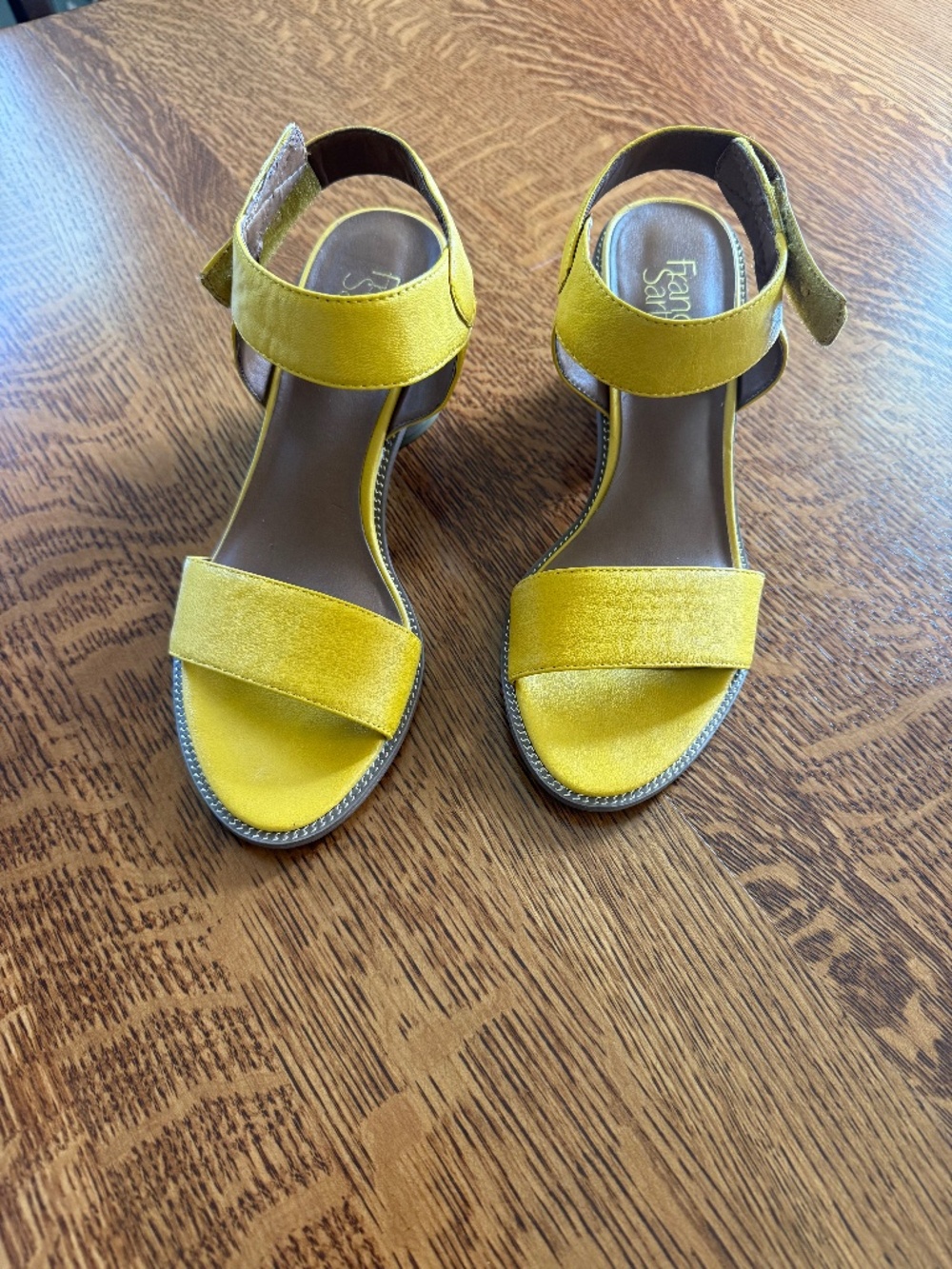 NWOT Franco Sarto Yellow Leather 8.5 Velcro Sandals
